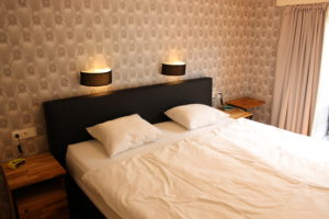 Slaapkamer met 2-persoons boxspring